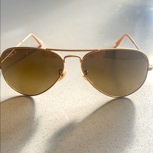 Gold Polarized Aviator Ray-Ban